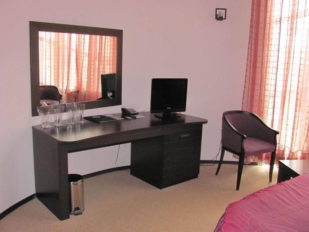 Hotel Ezeroto Stara Zagora Esterno foto